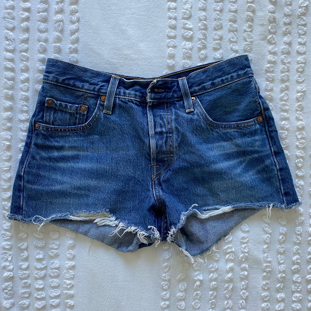 Levi’s 501 medium wash jean shorts